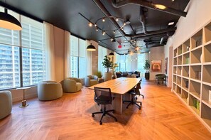 Interior - F1008 - Modern Corner 1-Bdr Apt with Pool & Gym in Miami Downtown (Miami)