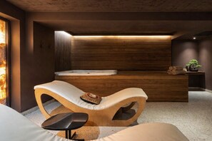 Doppia Deluxe, balcone, vista città | Spa | Vasca idromassaggio, massaggi svedesi, massaggi thailandesi