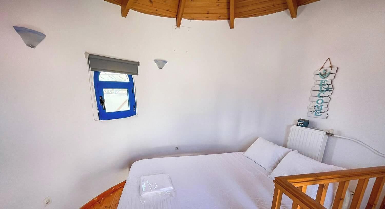 Deluxe Triple Room, Garden View | Iron/ironing board, free WiFi