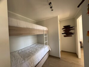 2 bedrooms, bed sheets - Apartment for 6 with the possibility of private access to the beach. (Pucon)