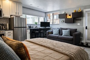 1 bedroom, desk, Internet, bed sheets - Cozy Mountain Nook-Tomboy Studio #133 (Telluride)