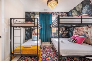 4 bedrooms, iron/ironing board, Internet, bed sheets - Pink Vibes! Hot Tub + Rooftop Views  Sleeps 16 (Nashville)