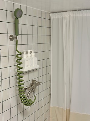 Hair dryer, towels, soap, toilet paper - Morly the cat's cozy home - 3Beds /Steps from Airport Bus & Subway (Seoul)