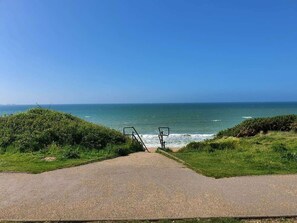 Beach nearby - Pine Tree Lodge - Shorefield Country Park (Lymington)