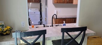 Quiet, pet-friendly 3-bedroom near Summerville and 45 mins from Charleston
