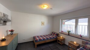 2 bedrooms, travel crib, free WiFi, bed sheets - MainNest Marktbreit - Family Apartment (Marktbreit)