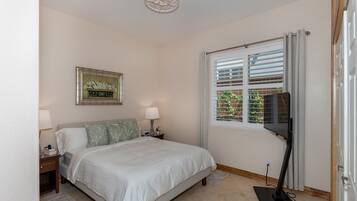1 bedroom, iron/ironing board, travel cot, free WiFi
