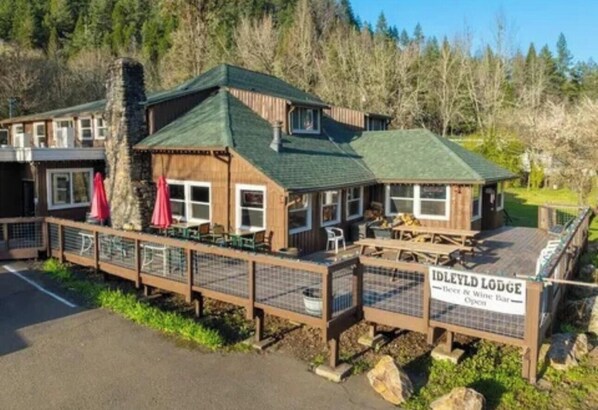Exterior - 1 Bedroom Queen Suite- Historic Lodge on the North Umpqua River (Glide)