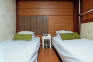 Standard Twin Room - Yeongdeungpo Yuan Hotel (Seoul)