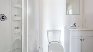 Hair dryer, towels, soap, shampoo - Barlume Beach Montauk (Montauk)