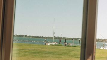 Room, Bay View