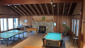 Games room - Marvelous 2-bedroom condo in Mammoth Lakes for your getaway (Mammoth Lakes)