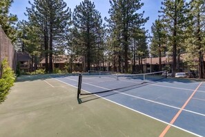 Sports court - Marvelous 2-bedroom condo in Mammoth Lakes for your getaway (Mammoth Lakes)