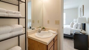 Bathroom - Wonderful 4-bedroom house in charming Durham (Durham)