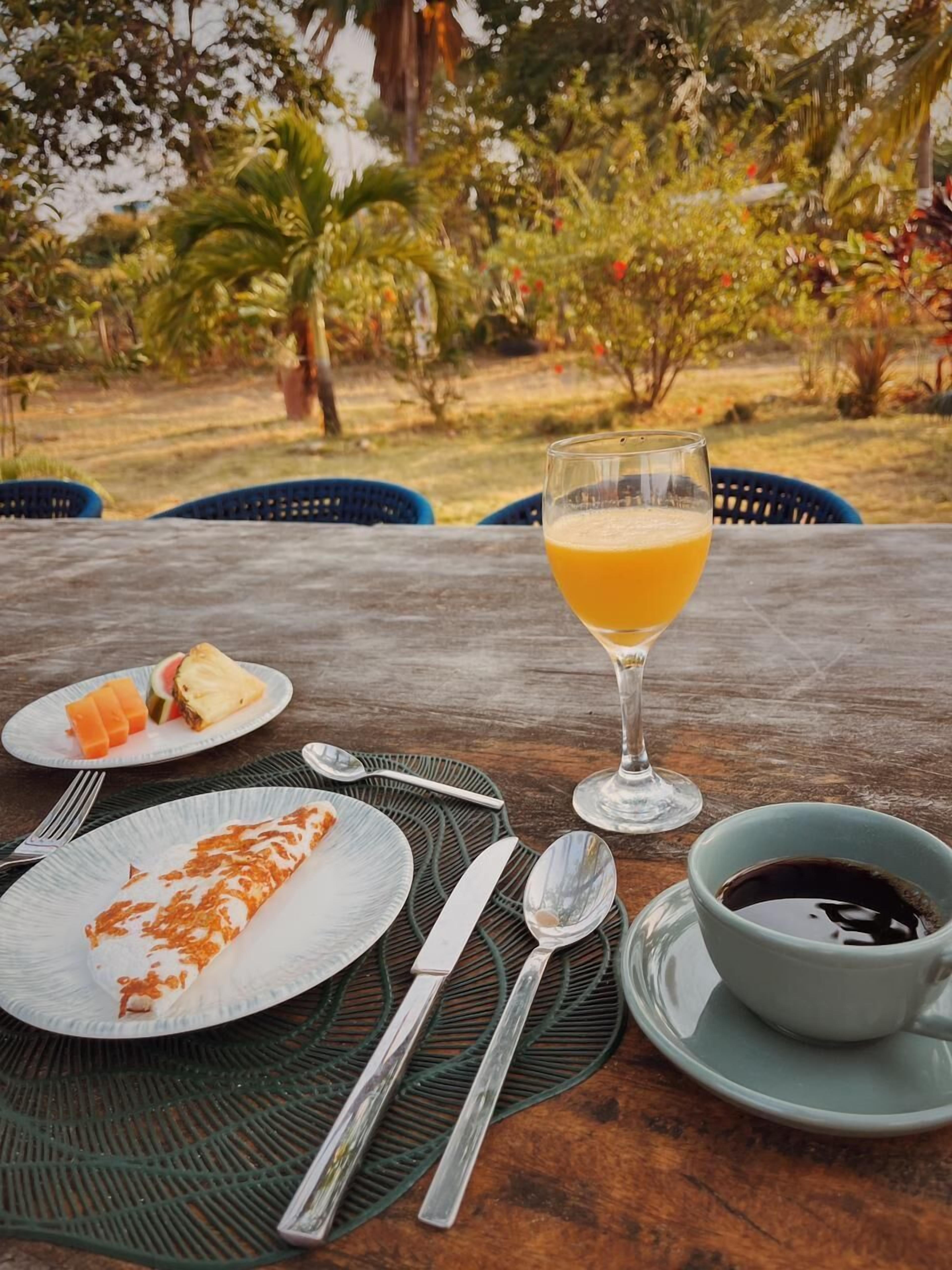 Café da manhã com pratos da culinária local grátis todos os dias