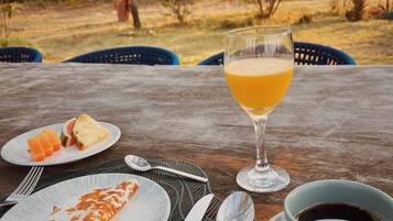 Café da manhã com pratos da culinária local grátis todos os dias