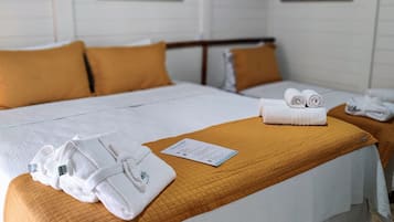 Triple Room | Minibar, free WiFi, bed sheets