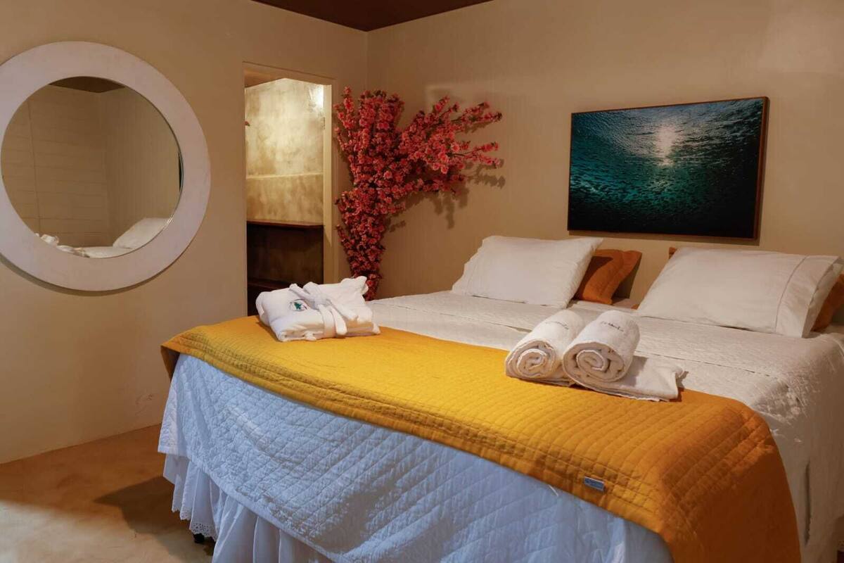 Minibar, truy cập Internet không dây miễn phí, bộ trải giường 
