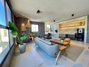 Living area - Luxury Flat with Coworking, Gym & Rooftop – 1Gb WiFi – 4 min to Beachfront (Fortaleza)