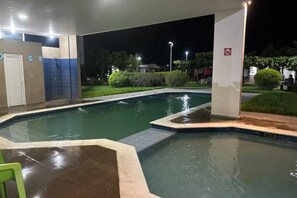 Utomhuspool
