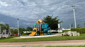 A playground with slides and climbing structures. - Spacious 7-bedroom house in beautiful San Miguel with AC (San Miguel)