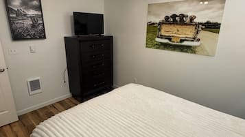 2 bedrooms, desk, free WiFi, bed sheets