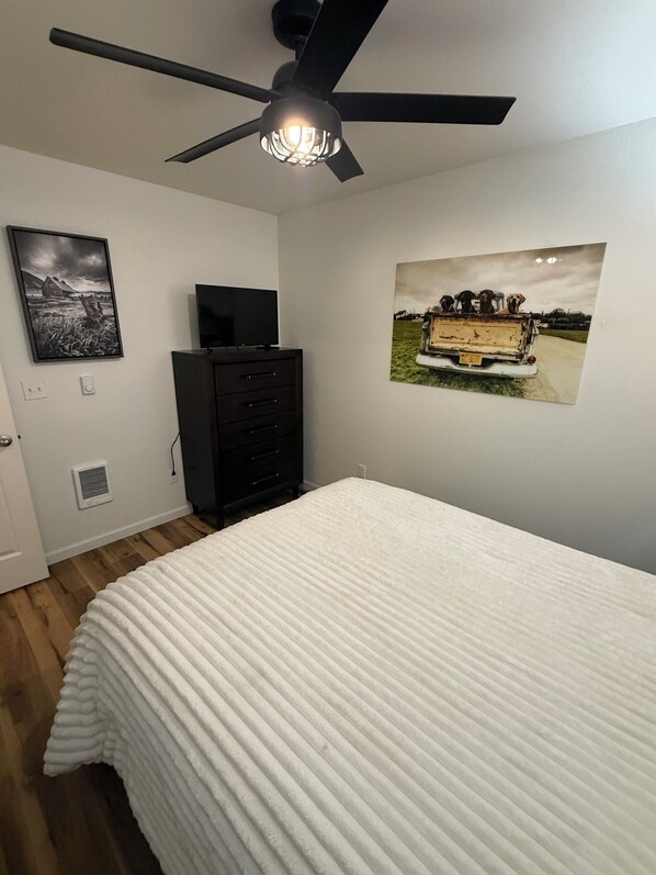 2 bedrooms, desk, free WiFi, bed sheets
