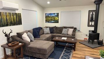 Smart TV, fireplace, DVD player, printers