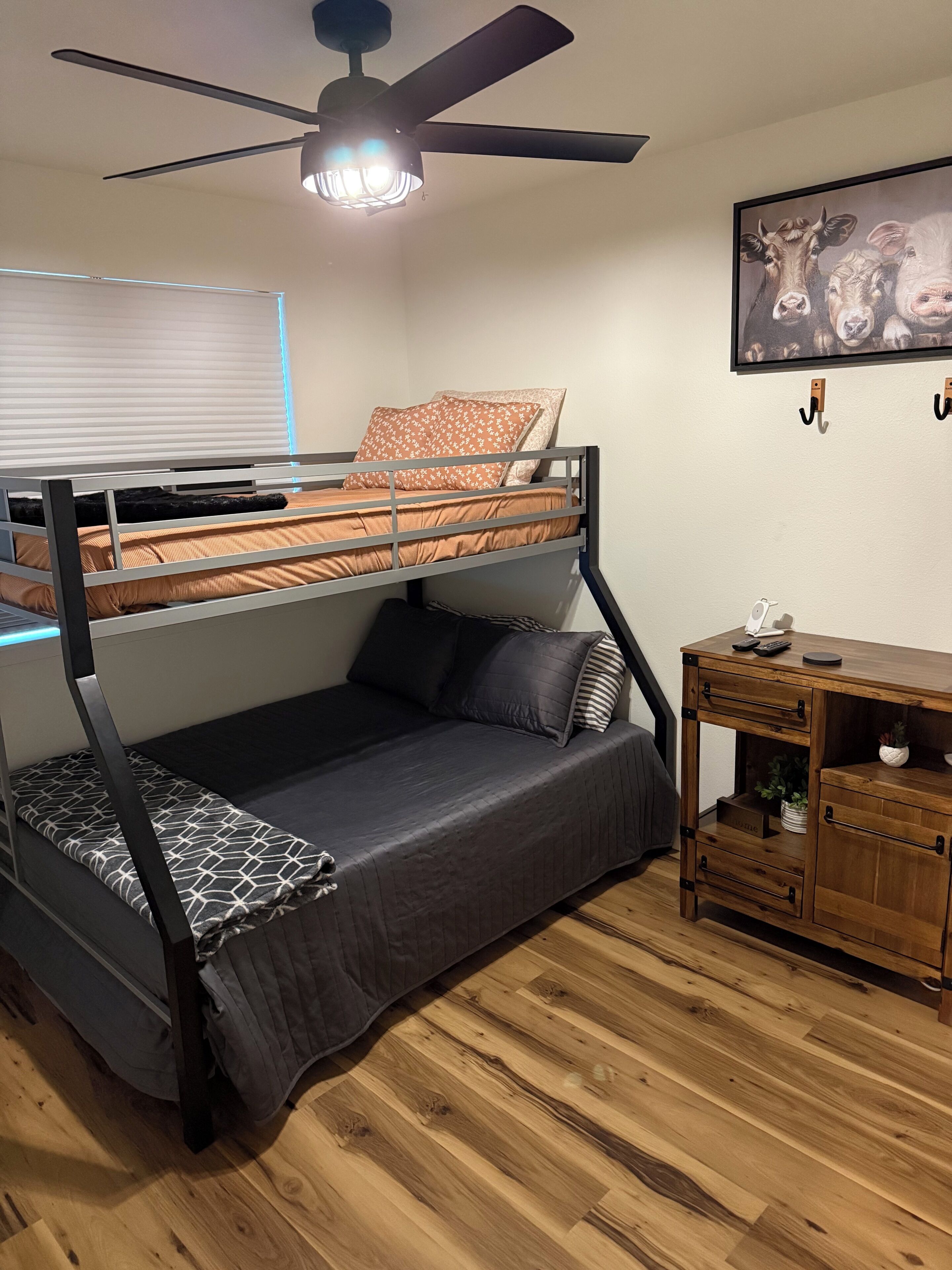 2 bedrooms, desk, free WiFi, bed sheets