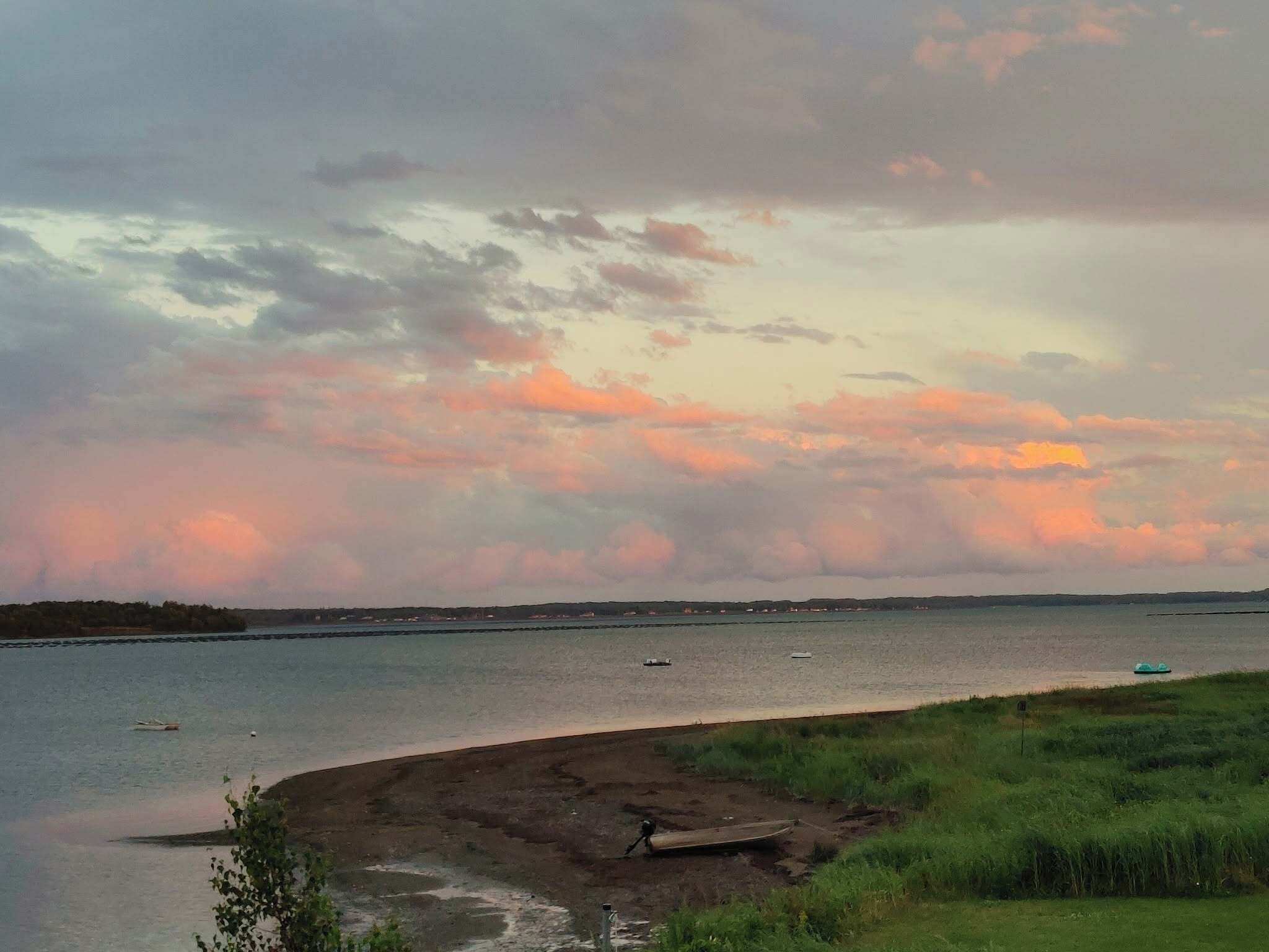 Aurinkotuoleja, rantapyyhkeitä