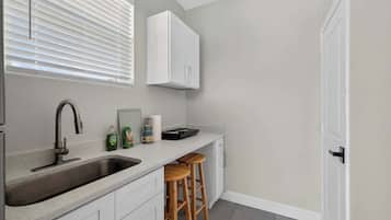 Coffee/tea maker, fridge, stovetop, toaster