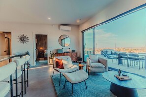 TV - Desert Haus - Pool, Spa, Firepit & Mountain Views (Joshua Tree)