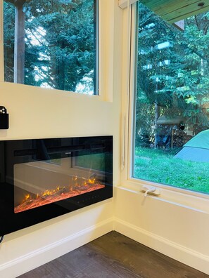 Interior - Lovely Studio in peaceful Lynnwood with AC (Lynnwood)