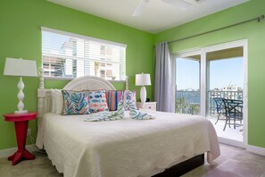 1 bedroom, WiFi, bed sheets - Harbour House #306 "Castaway Harbour" (Fort Myers Beach)