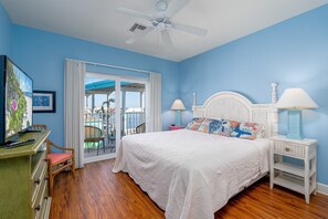 Room - Harbour House #311 "Coconut Cottage" (Fort Myers Beach)