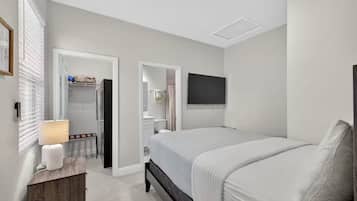 1 habitación, tabla de planchar con plancha, wifi gratis y ropa de cama