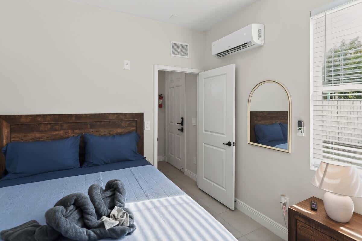 1 bedroom, iron/ironing board, WiFi (free), bed sheets