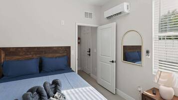 1 bedroom, iron/ironing board, WiFi (free), bed sheets