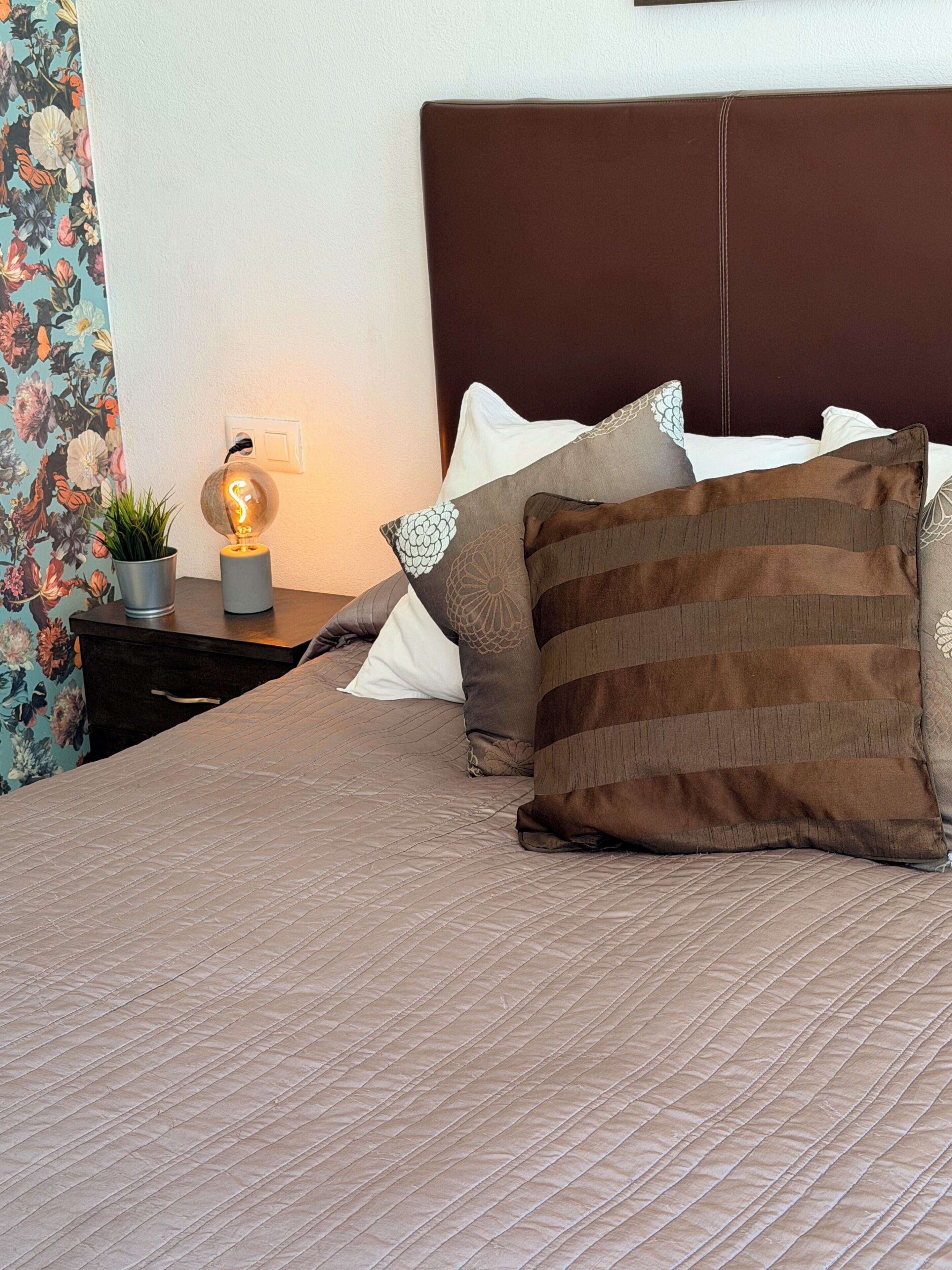 Quarto casal conforto, vista para a piscina