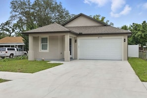 Exterior - Modern 3BR Home | Near Busch Gardens & Downtown (Tampa)