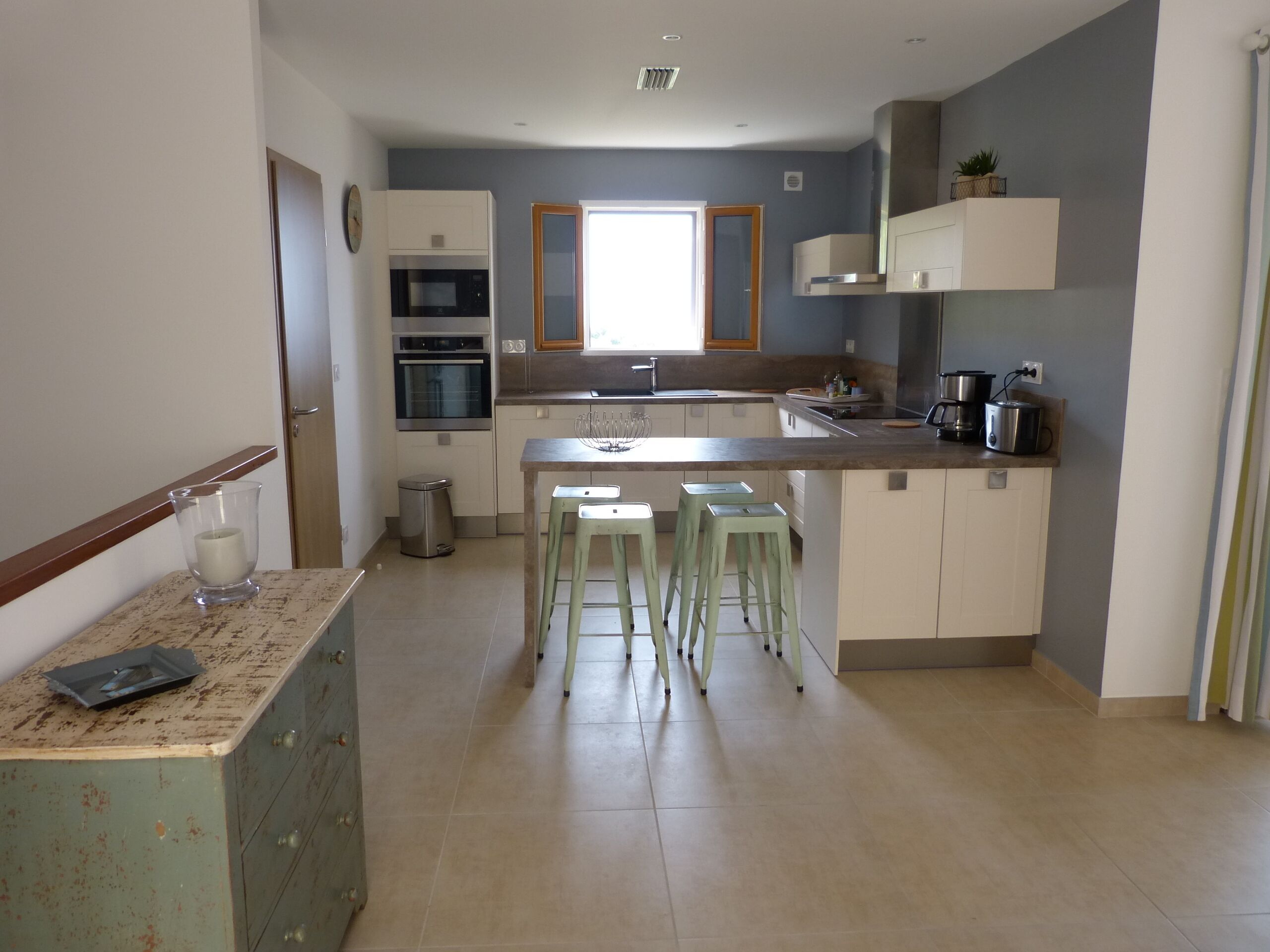 Villa Olivea | Private kitchen | Fridge, oven, stovetop, dishwasher