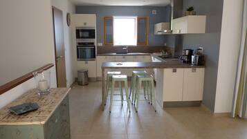 Villa Olivea | Private kitchen | Fridge, oven, stovetop, dishwasher