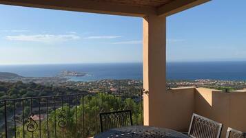 Villa Alimea | Outdoor dining