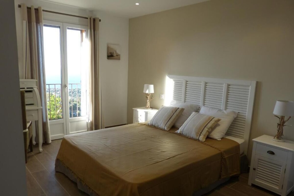 Villa Alimea | โต๊ะทำงาน, ผ้าม่านกันแสง, ห้องเก็บเสียง, เตารีด/โต๊ะรีดผ้า