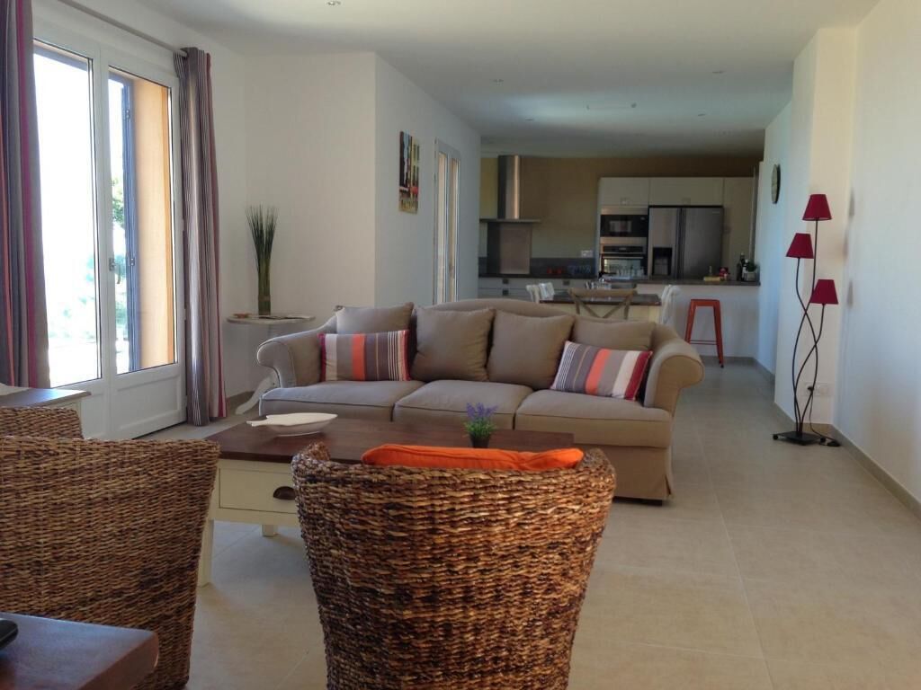 Biệt thự, máy điều hòa, quang cảnh vịnh | Khu phòng khách