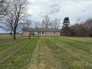 Exterior - 3-bedroom house in Shiloh ,enjoy a peaceful stay in the country. (Shiloh)