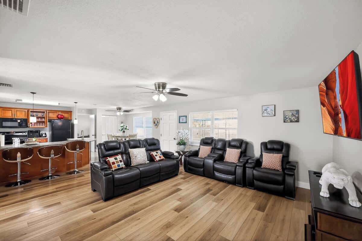 Smart TV, fireplace, offices