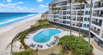 313 Seascape by Avantstay Walk to Beach + Pool Access Beachfront Condo + Oceanview