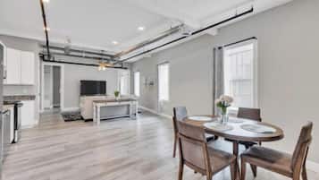 Apartment, 1 Bedroom, City View | Living area