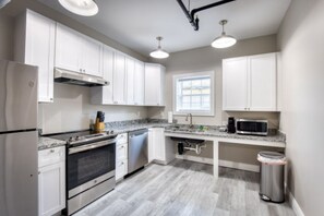 Apartment, 1 Bedroom | Private kitchen - 902 Howard Lofts (Biloxi)